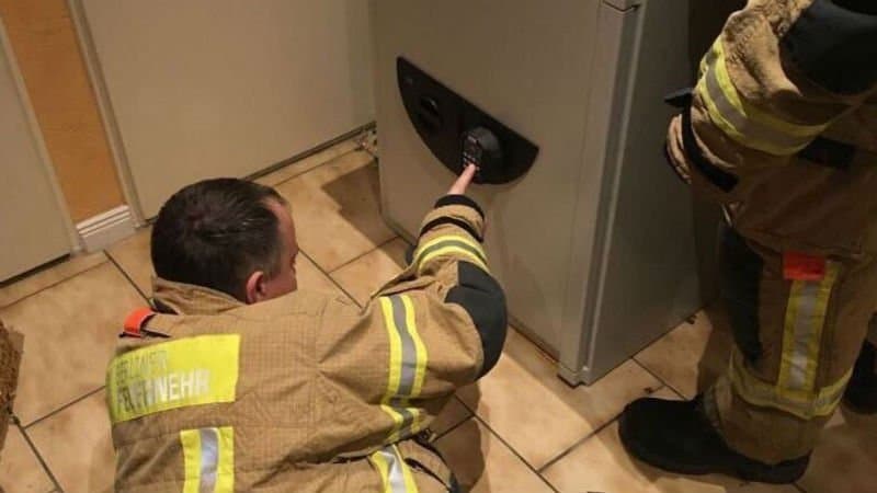 Німецький пожежний врятував хлопчика, замкненого в сейфі