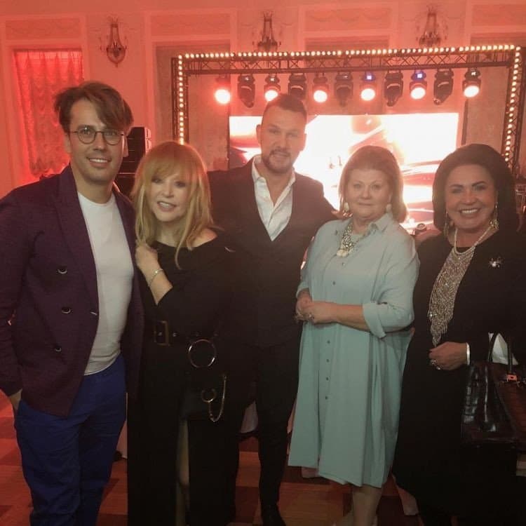 «З панського плеча»: подарунок Пугачової актрисі Муравйовій розкритикували в Мережі