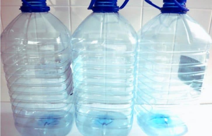 П’ятилітрові пляшки більше не викидаю. Роблю з них практичну річ для дому