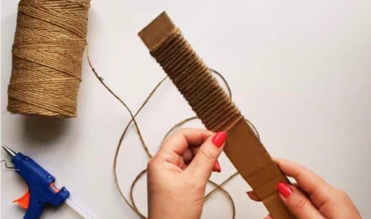 Коробки з картону не викидаю. Ріжу на смужки і в результаті отримую красу