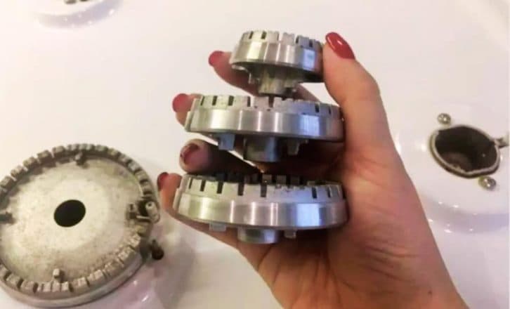 Навіть найжирніші та брудні конфорки відмиються за 5 хвилин: ділюся з вами хитрістю