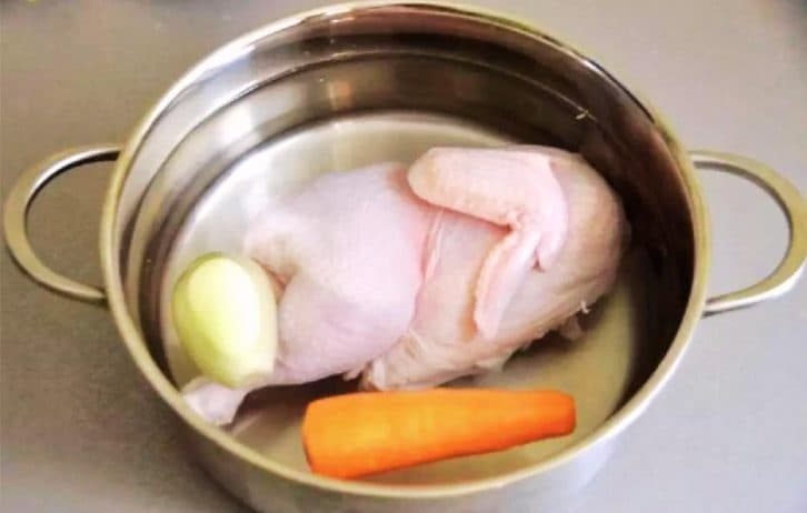 Виявляється, курячий бульйон треба виливати: все життя варила неправильно і тепер шкодую про це