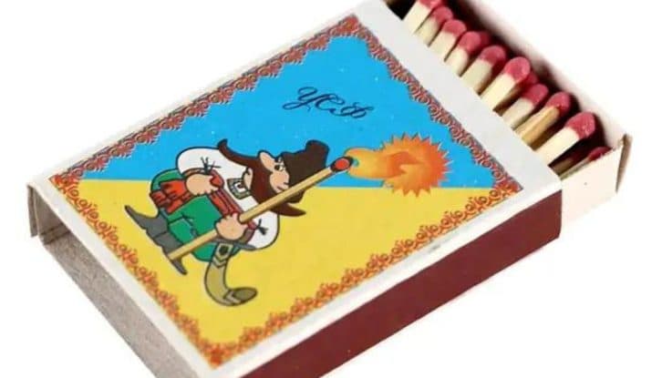 Здивувалася, коли досвідчений сантехнік запалив сірник і кинув його в мій унітаз. Але хитрість виявилася робочою