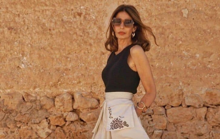 Довга спідниця – тренд цього року: як жінці 50+ носити спідницю максі, щоб не виглядати по-старухому