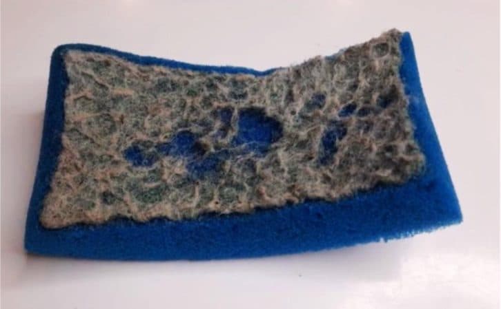 Викинула губки для миття посуду: знайшла чим замінити їх абсолютно безкоштовно