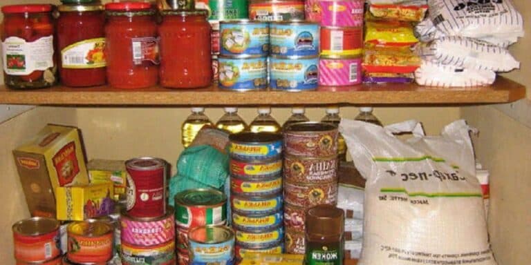 Не поспішайте викидати! Як довго можна зберігати продукти після дати на упаковці?